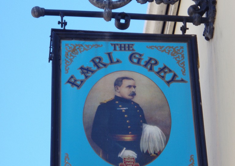 Табличка у паба Earl Grey